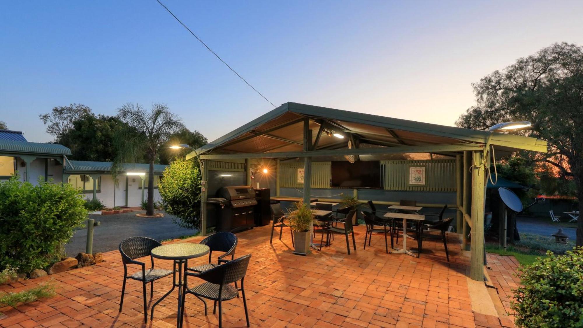 Oasis Motel Peak Hill ภายนอก รูปภาพ