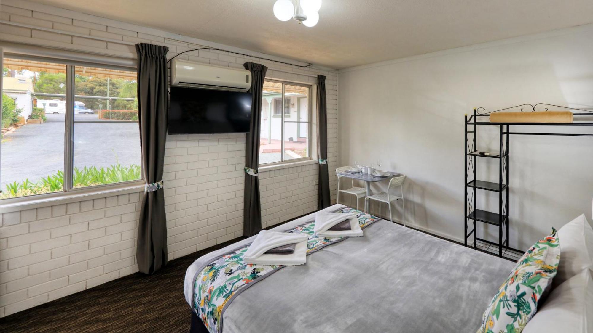 Oasis Motel Peak Hill ภายนอก รูปภาพ